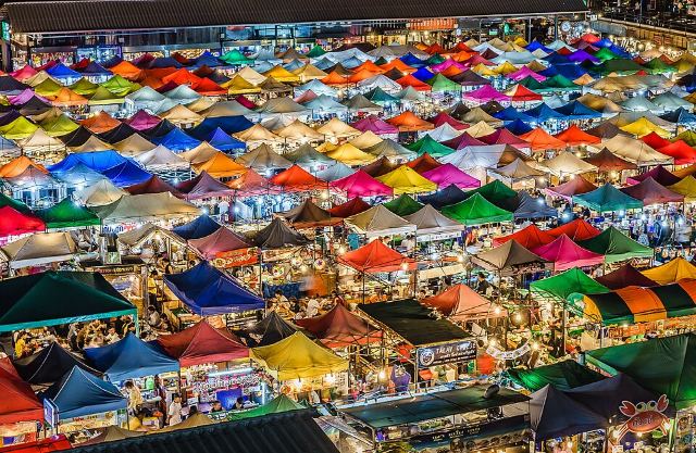 Bangkok night markets: choose the right evening