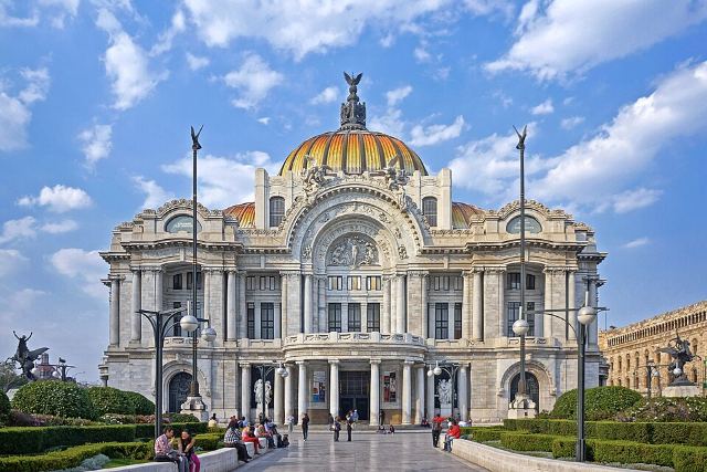 Mexico City food outing: a market lunch or a guided tour?