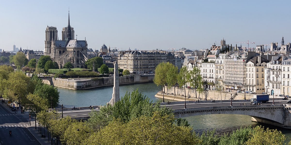 The Seine, Île de la Cité and Île Saint-Louis viewed from above in Paris