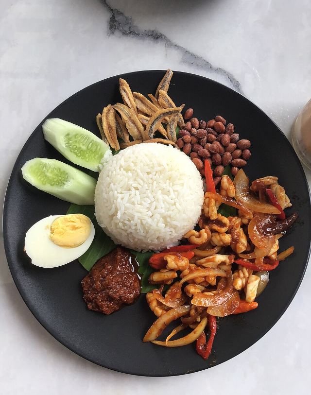 Nasi Lemak dengan Chili Nasi Lemak dan Sotong Pedas, di Penang Summer Restaurant