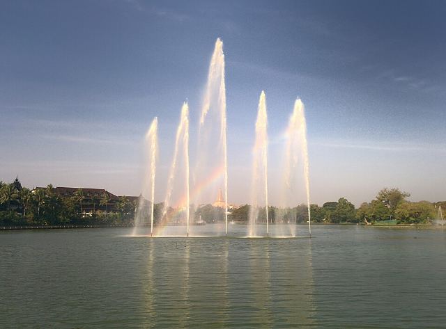 Kandawgyilakecentralfountain